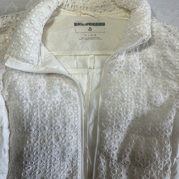 Bernardo Primaloft womens Size Medium puffer jacket White Lace Trim Detail - Picture 8 of 13